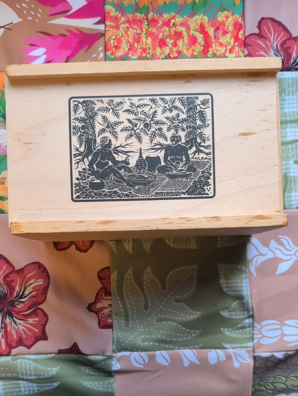 Rare Hawaiian Honey Co wooden Gift Box